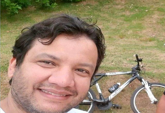 Pai é procurado pela polícia após matar a própria filha Pai é procurado pela polícia após matar a própria filha