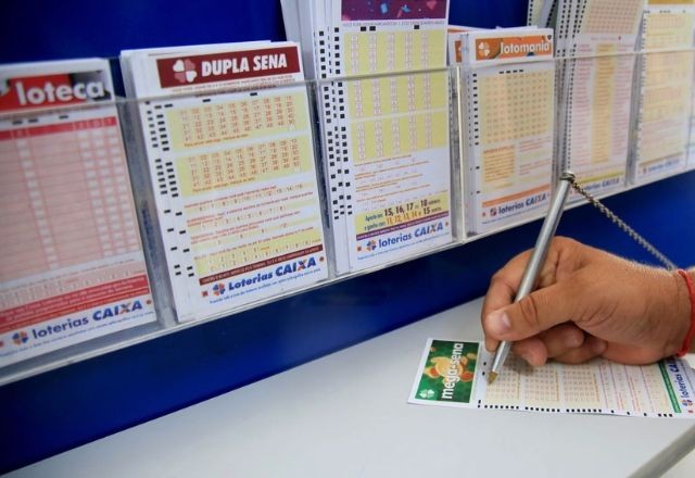 Imagem da noticia Mega-Sena 2.933: prêmio de R$ 3,5 milhões será sorteado nesta terça (28); veja como jogar pela internet
