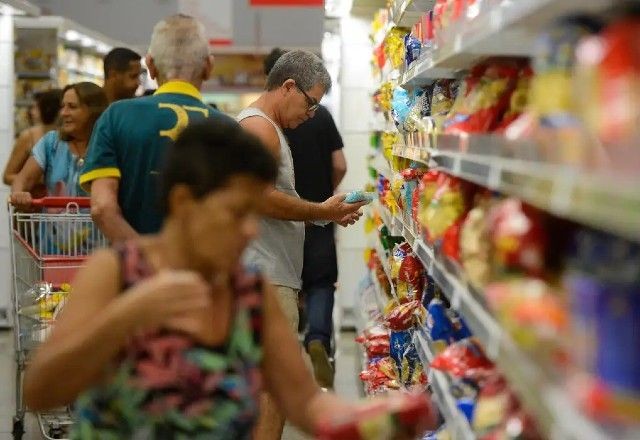 Imagem da noticia Mercado passa a ver inflação abaixo de 5% este ano pela 1ª vez desde janeiro, mostra Focus