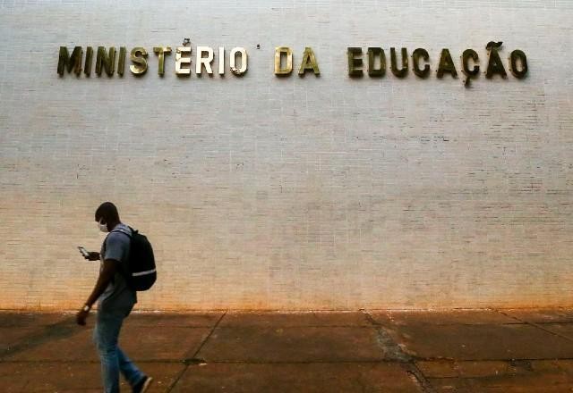 Imagem da noticia Com novo corte de verbas, universidades não conseguem pagar contas