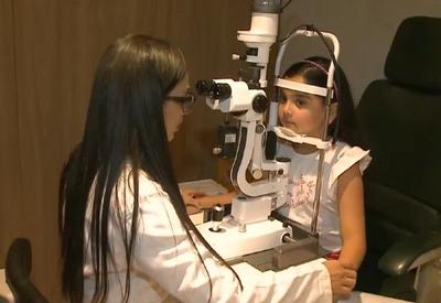 Casos de miopia crescem no Brasil após pandemia e com o uso excessivo de telas Casos de miopia crescem no Brasil após pandemia e com o uso excessivo de telas