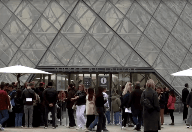 Imagem da noticia Após roubo, Louvre segue fechado e ministro da Justiça teme pela imagem da França: "Falhamos"
