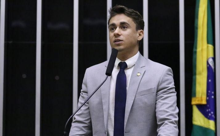 Nikolas critica esquerda por menor em "colônia de férias" Nikolas critica esquerda por menor em "colônia de férias"