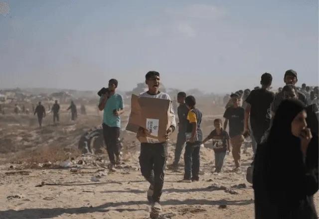 Pelo menos 51 pessoas morreram em ataques israelenses a Gaza, diz imprensa local Pelo menos 51 pessoas morreram em ataques israelenses a Gaza, diz imprensa local