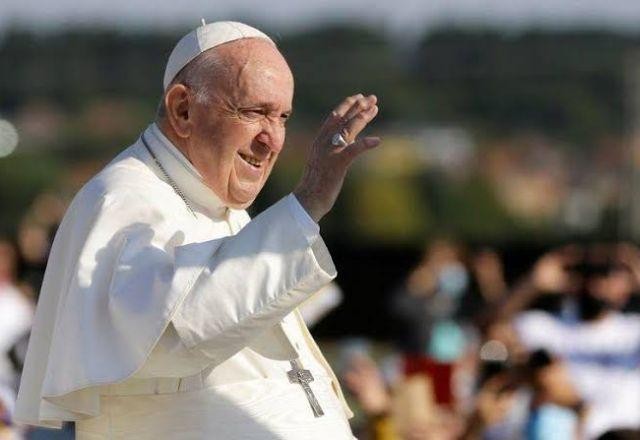 Imagem da noticia Papa Francisco tem piora no quadro respiratório e está em ventilação mecânica, diz Vaticano