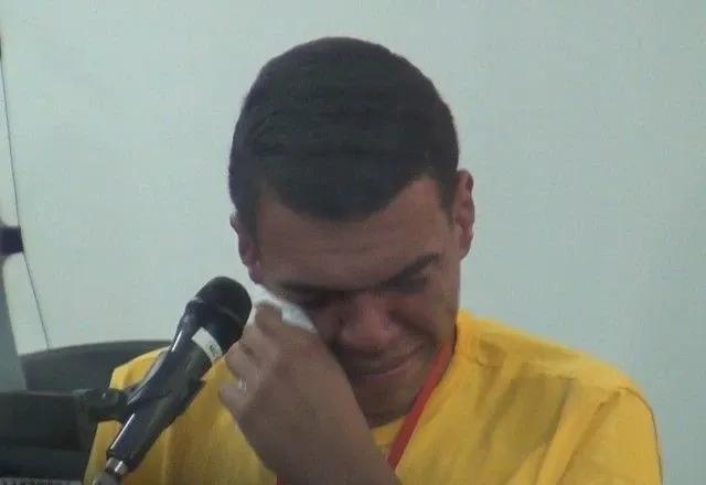 Brasil Agora: PM que jogou homem de ponte em SP chora em audiência de custódia Brasil Agora: PM que jogou homem de ponte em SP chora em audiência de custódia