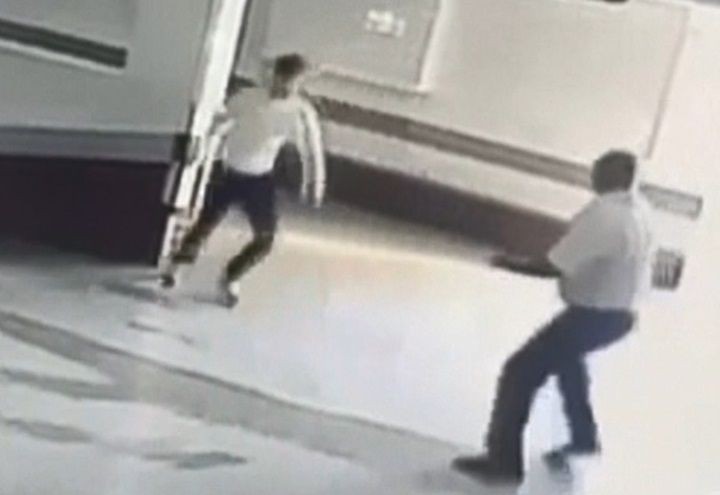 Imagem da noticia Porteiro é agredido ao tentar impedir furto dentro de condomínio
