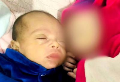 SP: Pais são presos após morte de bebê; gêmeos eram vítimas de maus-tratos SP: Pais são presos após morte de bebê; gêmeos eram vítimas de maus-tratos