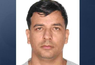 Suspeito de envolvimento na morte do delegado Ruy Ferraz se entrega e é preso Suspeito de envolvimento na morte do delegado Ruy Ferraz se entrega e é preso