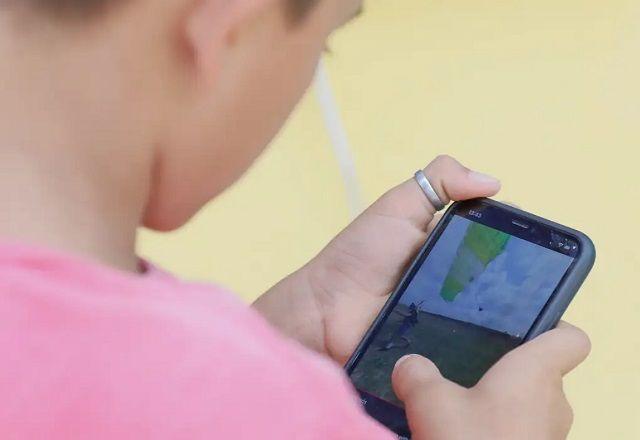 Estudantes encaram nova realidade com celulares proibidos na volta às aulas Estudantes encaram nova realidade com celulares proibidos na volta às aulas