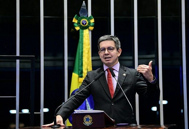 Imagem da noticia “Diálogo está fluindo perfeitamente”, diz líder do governo sobre Alcolumbre após Messias