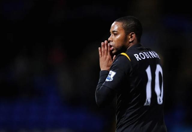 Imagem da noticia STJ rejeita recurso da defesa de Robinho e mantém pena por estupro coletivo