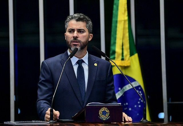 Imagem da noticia Líder da oposição defende "emenda Pix" e diz que governo tenta "enquadrar o Congresso"