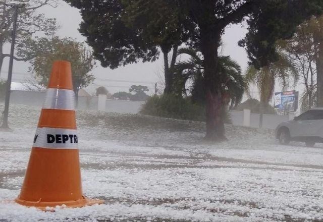 Imagem da noticia Bairros de Curitiba no Paraná registram temporal com granizo nesta manhã