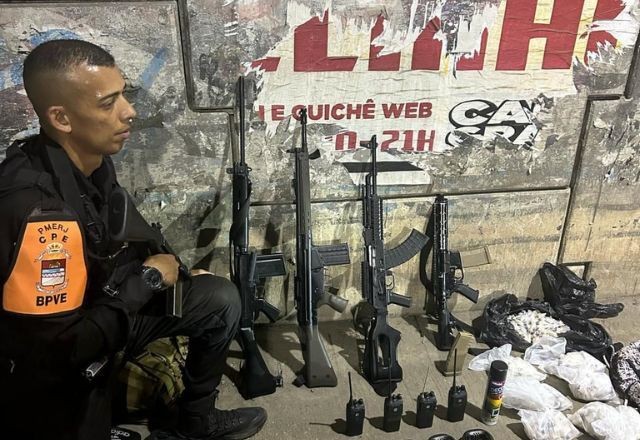 Imagem da noticia Sete criminosos são presos com 4 fuzis no Rio de Janeiro