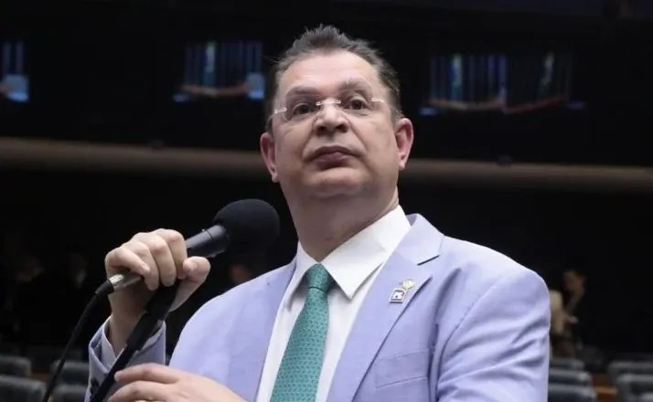 Imagem da noticia Líder do PL muda de ideia e aciona Câmara por suposta agressão de deputada do PT a Nikolas