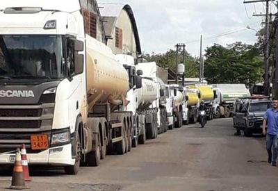 Sindicato recomenda que motoristas mineiros não corram aos postos de gasolina Sindicato recomenda que motoristas mineiros não corram aos postos de gasolina