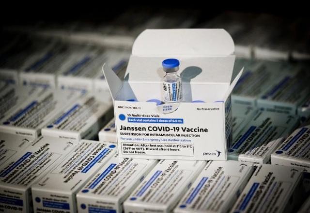 Imagem da noticia DF recebe vacinas congeladas e com uso suspenso